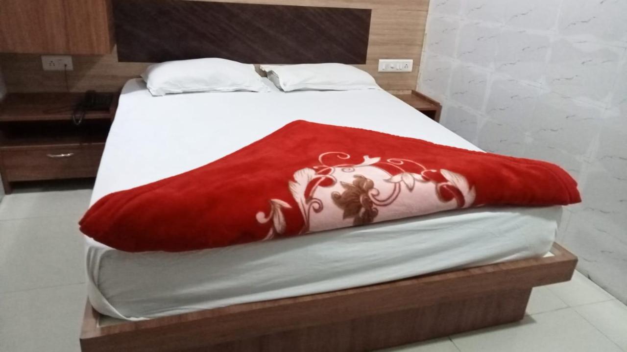 Hotel Shree Krishna Ahmedabad Eksteriør bilde